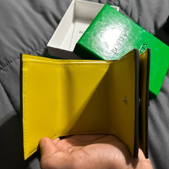 Bottega Intrecciato Tiny Tri-Fold Zip Wallet - Picture 5 of 6